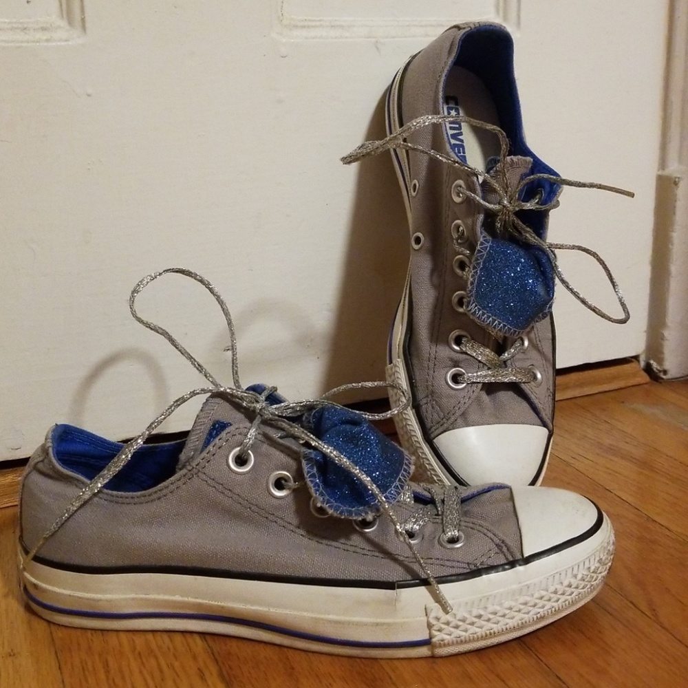 Gray Converse with sparkly blue tongue size 7